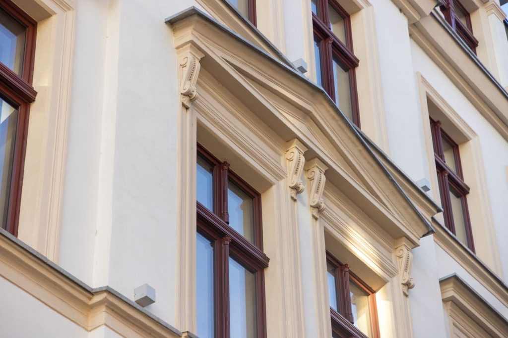 Detale architektoniczne odnowionej fasady